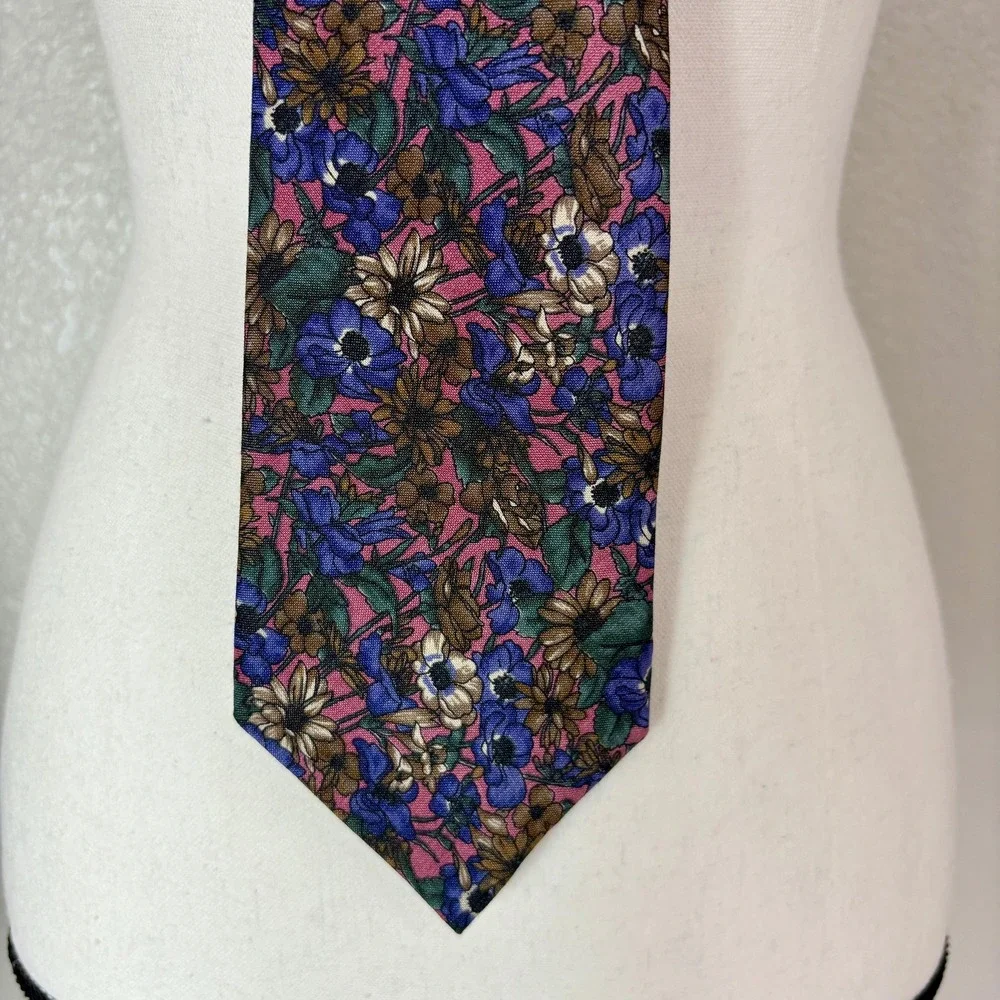 Moody 80s Silk Flower Pattern Neck Tie Salvatori Made in USA Purple Pink Necktie